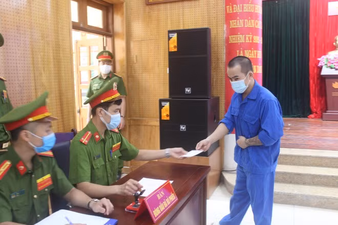 Người bị tạm giữ, tạm giam thực hiện quyền bỏ phiếu