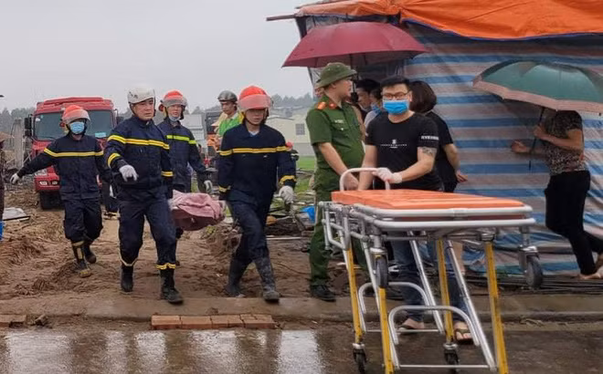 Công an Bắc Ninh đưa nạn nhân ra ngoài Công an Bắc Ninh đưa nạn nhân ra ngoài