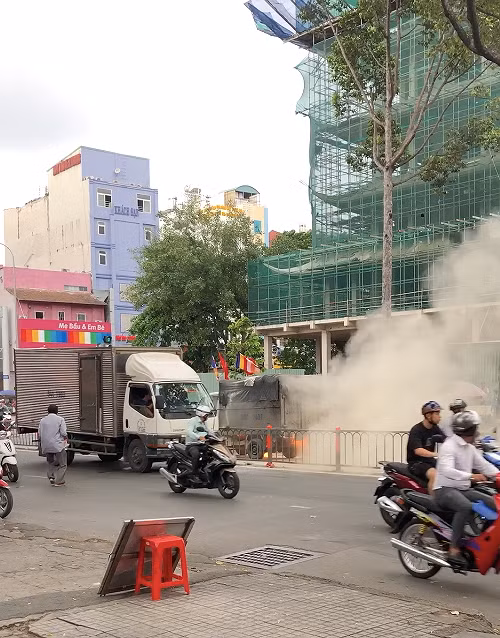Hiện trường vụ cháy xe