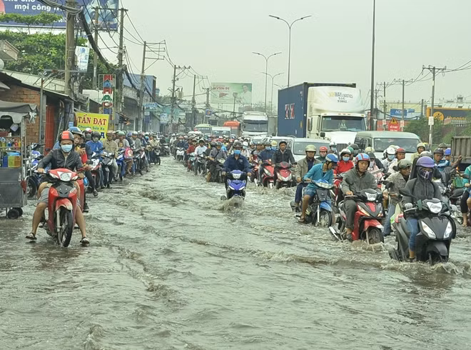 Nước triều dâng cao có đoạn hơn 0,5m