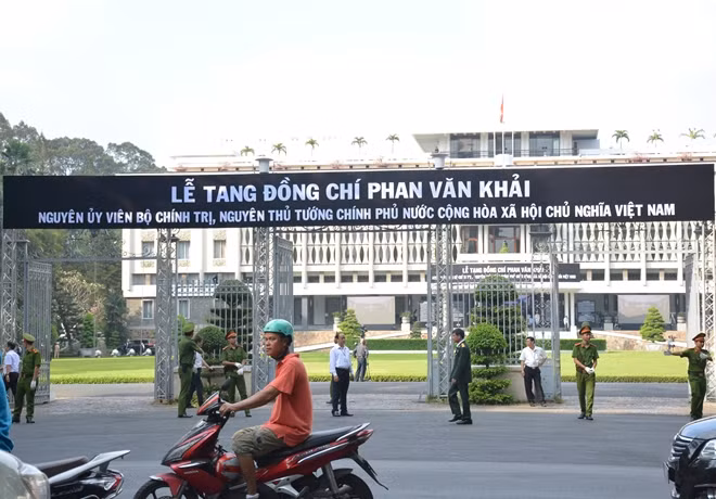 An ninh trước Hội trường Thống nhất được đảm bảo trong những ngày diễn ra Quốc tang