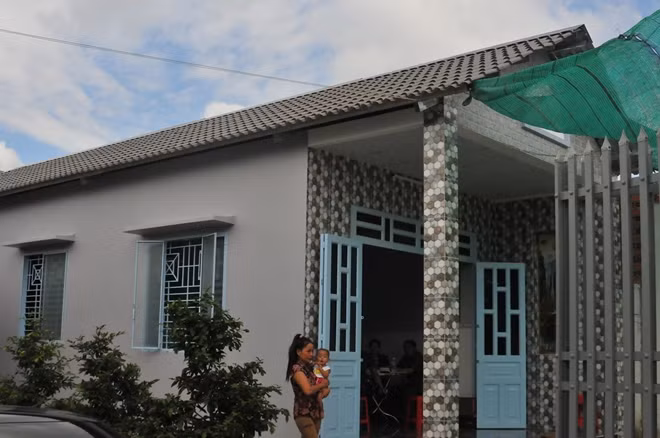 Căn nhà mới tươm tất còn thơm mùi vôi vữa
