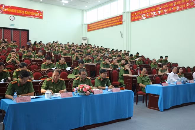Quang cảnh hội nghị