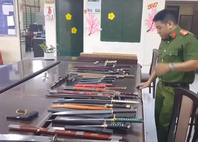 Lượng lớn hung khí thu từ nhà đối tượng