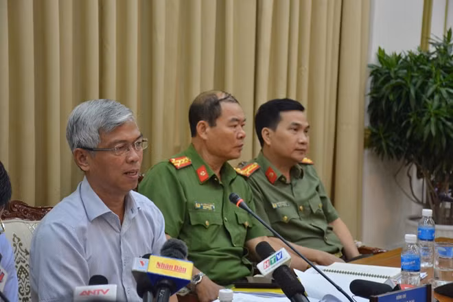 Chánh văn phòng UBND TP, ông Võ Văn Hoan chủ trì buổi họp báo