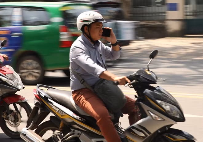 Còn nhiều người dân hớ hênh với tài sản của mình khi lưu thông trên đường
