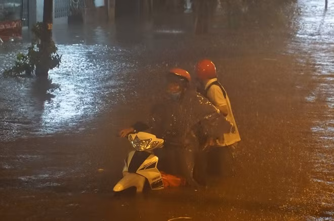 Có 40 điểm ngập có mực nước cao từ 30-50cm