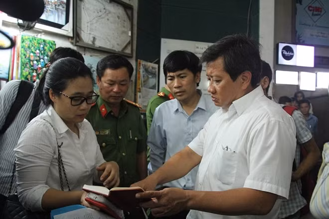 Ông Đoàn Ngọc Hải yêu cầu UBND phường Bến Thành đề xuất thiết kế thang bộ bằng sắt tạo lối thoát hiểm cho chung cư