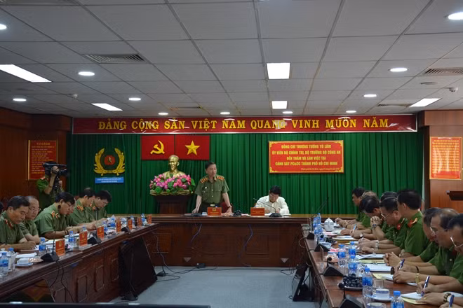 Thượng tướng Tô Lâm-Bộ trưởng Bộ Công an phát biểu chỉ đạo tại buổi làm việc với Cảnh sát PCCC TP Hồ Chí Minh