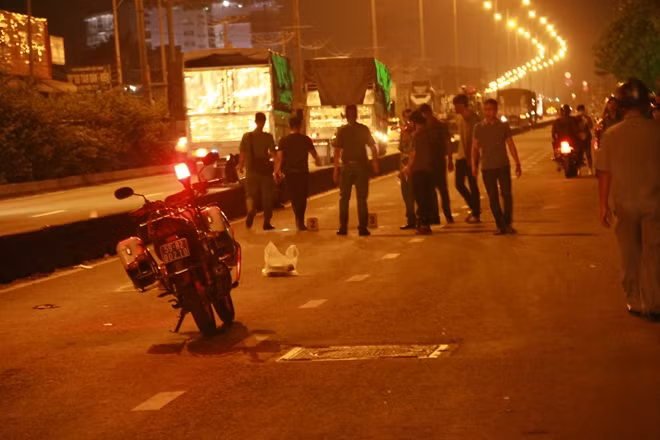 Cơ quan điều tra đang khám nghiệm hiện trường làm rõ vụ việc