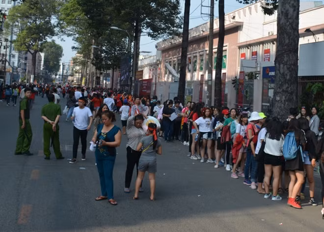 Trước khi đội U23 VN đến sân Thống Nhất các lực lượng đã triển khai để người hâm mộ ổn định vào sân