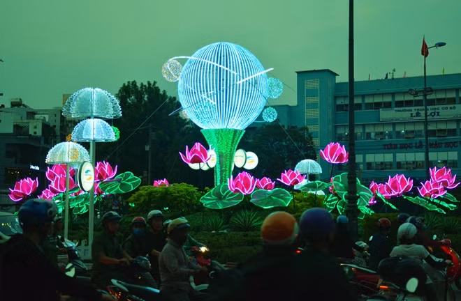 Vòng xoay dân chủ như một hồ sen lớn.