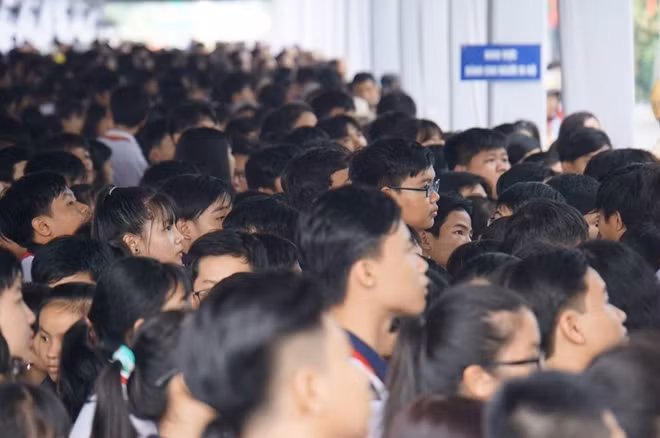 Người dân Củ Chi chờ đợi bác Sáu Khải về với đất mẹ với "Củ Chi đất thép thành đồng"