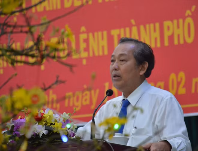 Phó Thủ tướng Thường trực phát biểu tại Trung đoàn Gia Định trước thời khắc giao thừa