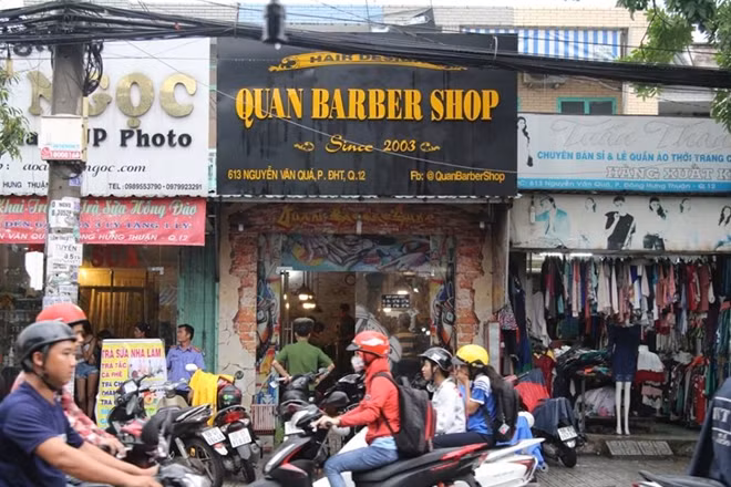 Khám nghiệm hiện trường vụ án mạng.
