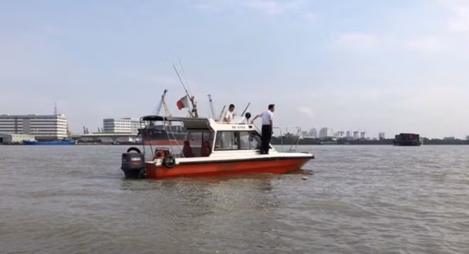 Cơ quan chức năng phân luồng các phương tiện