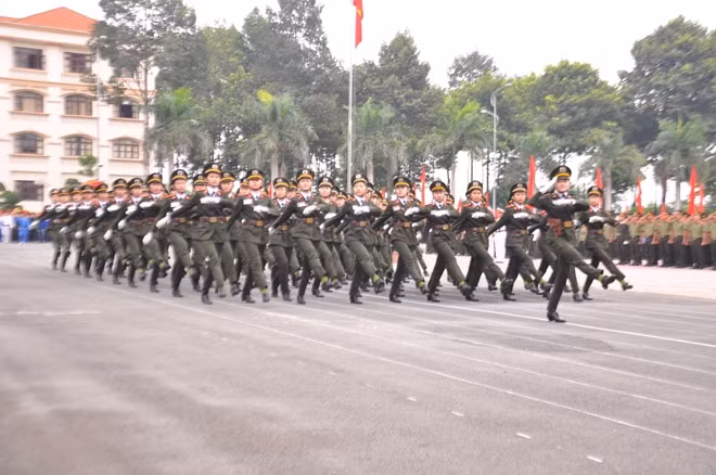 Những hình ảnh trang nghiêm, đẹp mắt trong chương trình Duyệt đội ngũ của Nhà trường.