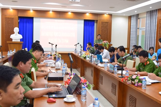 Toàn cảnh buổi hội thảo sáng ngày 6-10 tại trường Cao Đẳng ANND II.