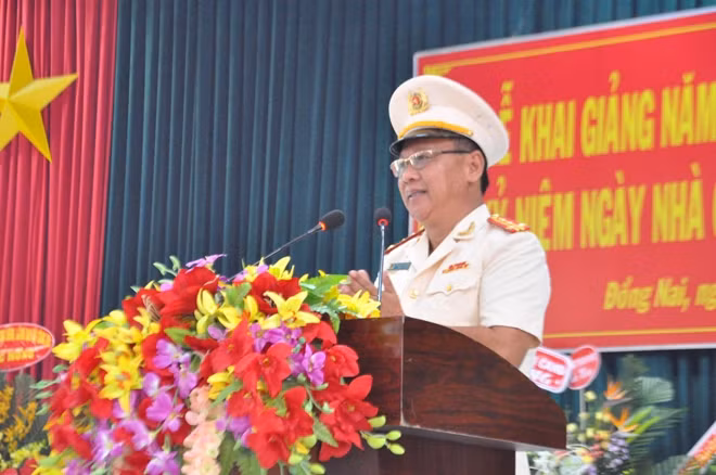 Đại tá-Hiệu trưởng Nguyễn Thanh Bình đọc diễn văn khai mạc buổi lễ.
