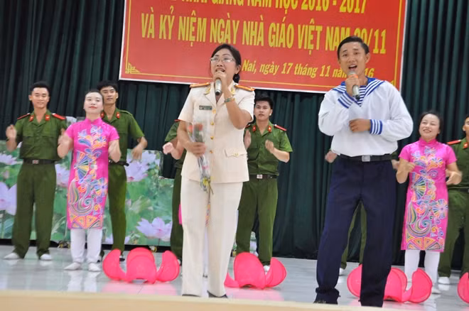 Một tiết mục văn nghệ tại buổi khai giảng.