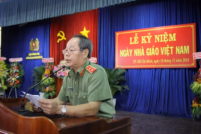 Trung tướng Nguyễn Thanh Nam trao đổi với tập thể thầy trò trường Đại học ANND về nhiệm vụ trọng tâm phấn đấu thành "trường trọng điểm của ngành ở khu vực phía Nam vào năm 2020".