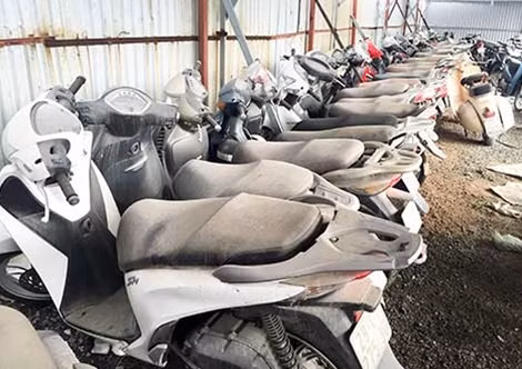Hàng chục, thậm chí hàng trăm chiếc xe ga có giá trị đã bị chủ “bỏ quên” hơn 1 năm nay.