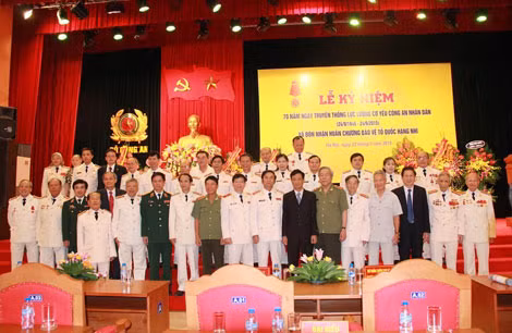 Lãnh đạo Bộ Công an với CBCS Cục Cơ yếu các thời kỳ