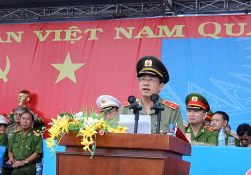 Thiếu tướng Đỗ Ngọc Cẩn phát biểu chỉ đạo tại buổi lễ. Thiếu tướng Đỗ Ngọc Cẩn phát biểu chỉ đạo tại buổi lễ.