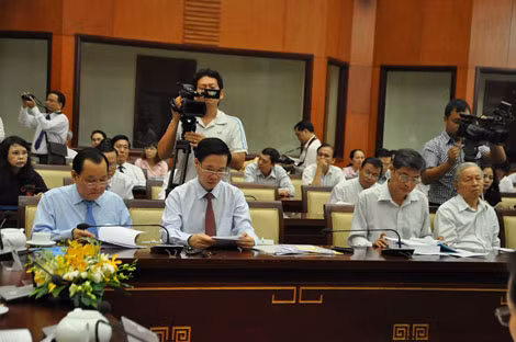 Đồng chí Lê Thanh Hải, UVBCT, Bí thư Thành ủy TP.HCM và nhiều lãnh đạo Thành ủy, UBND TP.HCM lắng nghe ý kiến thảo luận của các đại biểu.