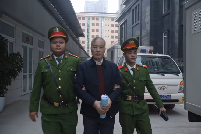 Lê Nam Trà bị đưa đến Tòa sáng 16-12-2019. Ảnh: Phong Sơn Lê Nam Trà bị đưa đến Tòa sáng 16-12-2019. Ảnh: Phong Sơn