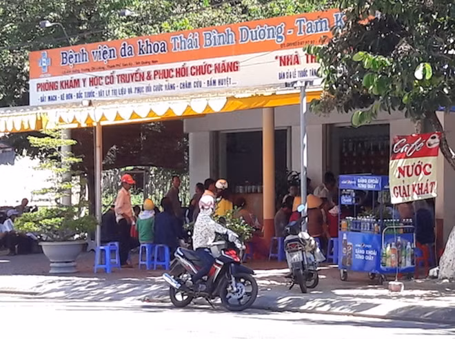 Hàng ngày, có rất đông người dân đến phòng khám Y học cổ truyền của BV Thái Bình Dương