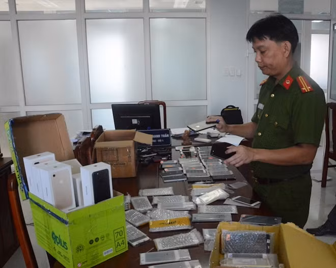 Số điện thoại Iphone nhập lậu bị Cảnh sát Kinh tế Công an Đà Nẵng bắt giữ