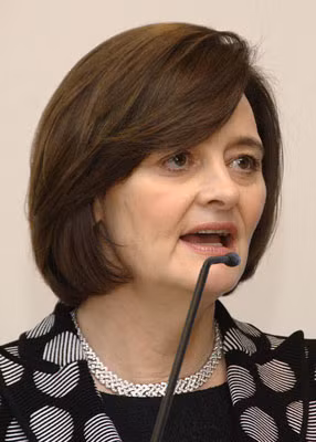 Luật gia dày dạn kinh nghiệm Cherie Blair.