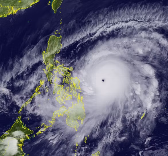 Hình ảnh vệ tinh bão Surigae - Ảnh: Philippine Weather System.