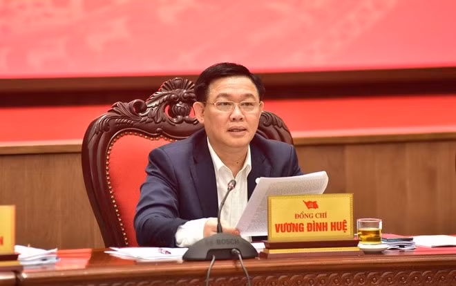 Bí thư Thành uỷ Hà Nội Vương Đình Huệ. Bí thư Thành uỷ Hà Nội Vương Đình Huệ.