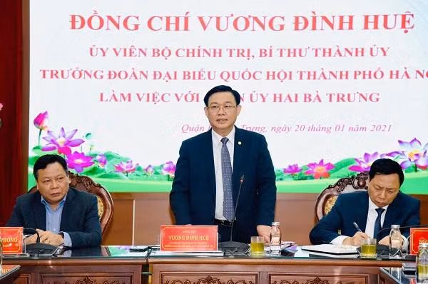 Đồng chí Bí thư Thành ủy Hà Nội Vương Đình Huệ tại buổi làm việc với Quận ủy Hai Bà Trưng sáng 20/1