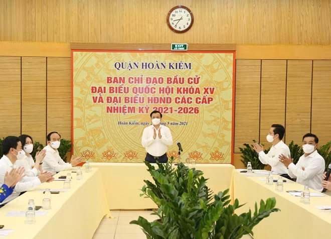 “Tất cả để ngày bầu cử là ngày vui trọn vẹn, không chỉ đạt tỷ lệ cử tri đi bầu cao, bầu đúng, bầu đủ, mà còn bảo đảm an ninh, an toàn tuyệt đối”, đồng chí Đinh Tiến Dũng nhấn mạnh.