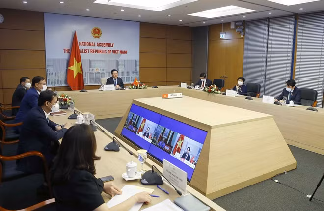 Quang cảnh buổi hội đàm trực tuyến.