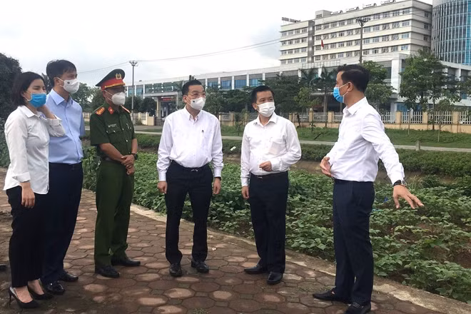 Chủ tịch UBND TP Hà Nội kiểm tra tại bệnh viện Bệnh Nhiệt đới Trung ương cơ sở 2.