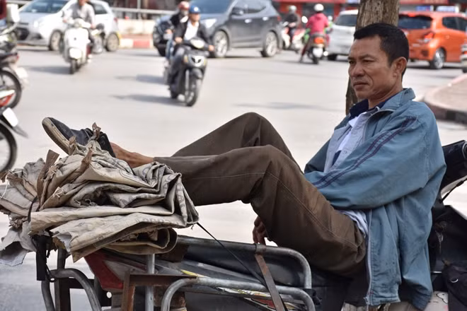 Lao động tự do đủ điều kiện được hỗ trợ khi cư trú hợp pháp trên địa bàn TP và bị mất việc làm do phải dừng hoạt động trong thời gian từ ngày 1/5 đến 31/12.