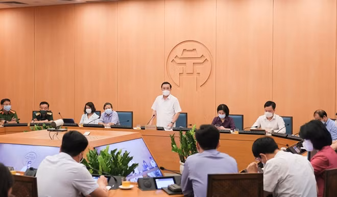 Dù đang kì nghỉ lễ nhưng Ban Chỉ đạo phòng chống dịch COVID-19 Hà Nội vẫn tiếp tục họp trước diễn biến phức tạp của dịch bệnh.
