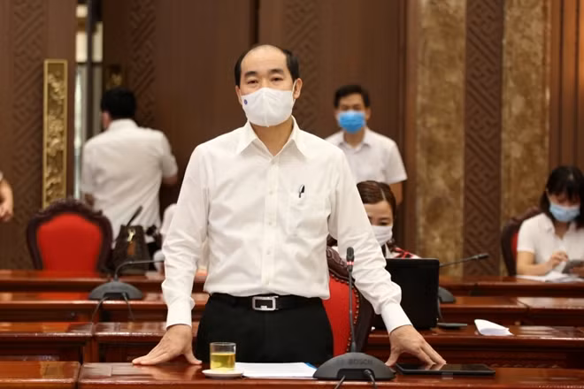 Phó Giám đốc Sở Y tế Hà Nội Nguyễn Đình Hưng thông tin tại buổi họp báo.