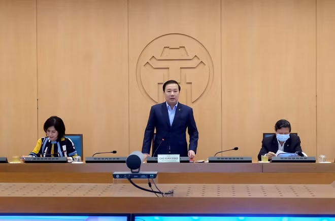 Phó Chủ tịch UBND TP Hà Nội Chử Xuân Dũng yêu cầu các địa phương đề xuất danh sách đối tượng tiêm chủng đợt đầu dựa trên tinh thần công bằng, công khai, đúng đối tượng.