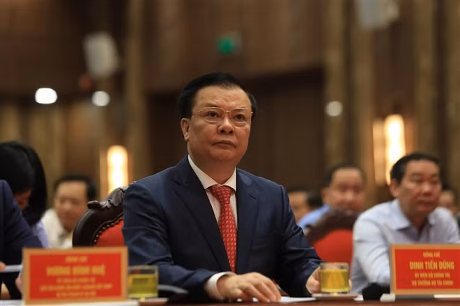 Tân Bí thư Thành ủy Hà Nội Đinh Tiến Dũng.