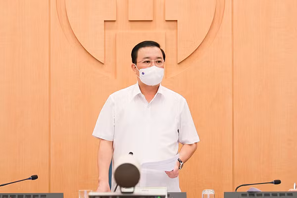 Phó Chủ tịch UBND TP Hà Nội chỉ đạo tại cuộc họp.
