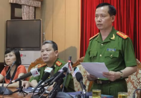 Đại tá Dương Văn Giáp tại buổi họp giao ban Thành uỷ. Đại tá Dương Văn Giáp tại buổi họp giao ban Thành uỷ.