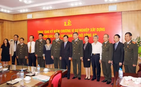 Bộ trưởng Trần Đại Quang, Bộ trưởng Bộ Xây dựng Trịnh Đình Dũng cùng các đại biểu tại buổi Lễ.
