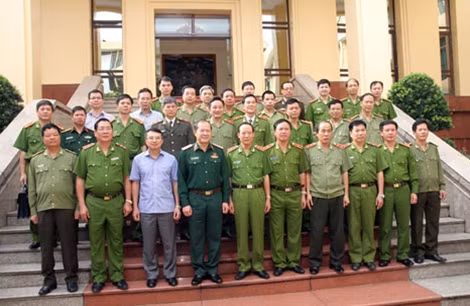 Các đại biểu dự cuộc họp Ban soạn thảo.