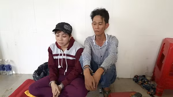 Vợ chồng An - Dung tại sòng bạc.