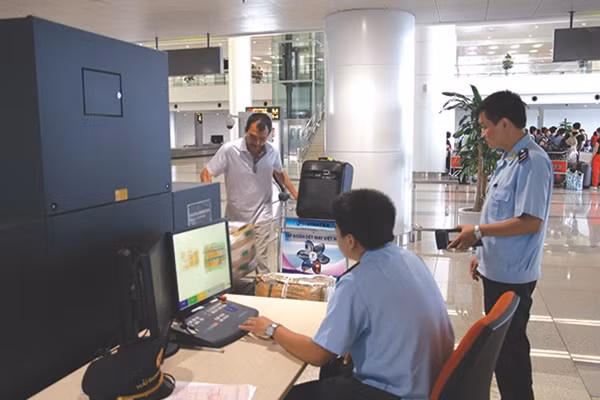 Các máy soi an ninh nhằm phát hiện ma túy.